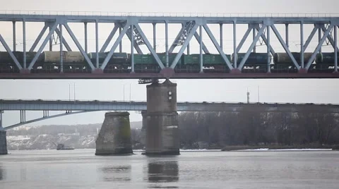 Train traffic on the bridge across the Oka River Video stock 48896825