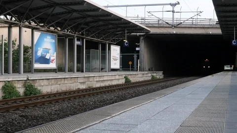 Train traffic 動画素材 110725197