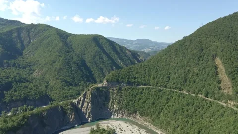 A train traveling down train tracks near a mountain 库存影片 156844232