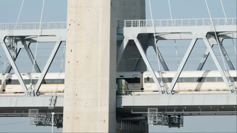 The train travels on the tracks Vidéo 244304587