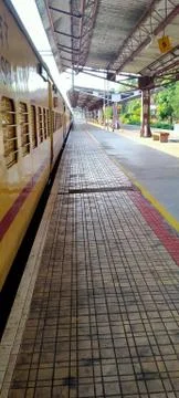 Train under empty shed with no peoples Foto stock