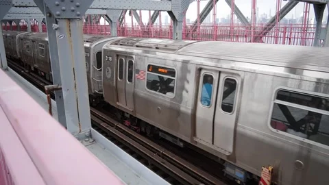 Train on the williamsburg Bridge NYC Video stock 137717345