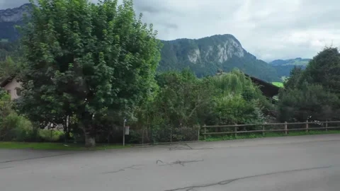 Train Window View of Chateau d Oex Village Buildings 库存影片 341367661