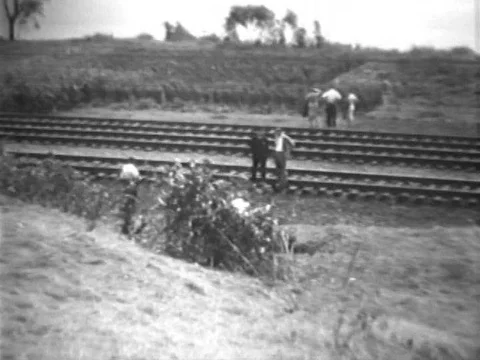 A train wreck, the corpses of victims and survivors recovering in a hospital are Vídeos de archivo 79463578