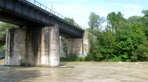 Trainbridge over river 스톡 동영상 40612565