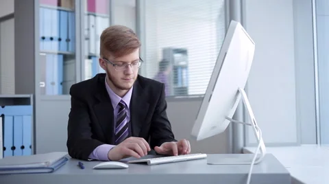 Trainee in the Office Vidéo 60857820