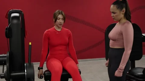 Trainer coaching gym client Stock Footage 337114695
