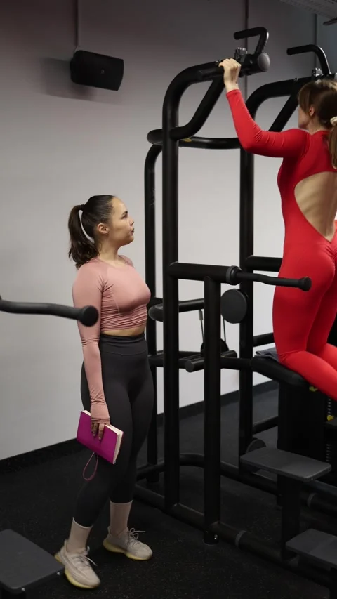 Trainer corrects pull up form Stock Footage 337956808