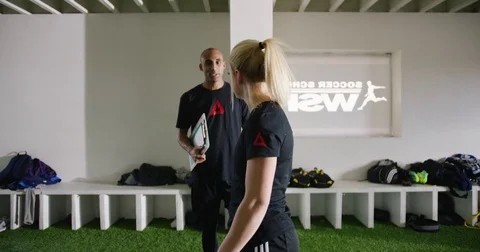 Trainer explaining to woman while doing abdominal crunches at gym 動画素材 78205795