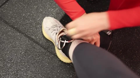 Trainer prepares client for cable workout Stock Footage 337114887