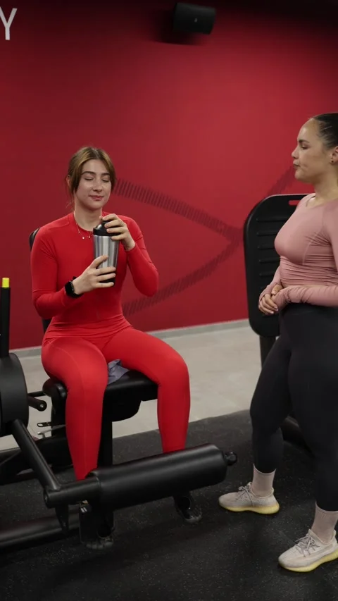Trainer recommends a protein shake Stock Footage 337957010
