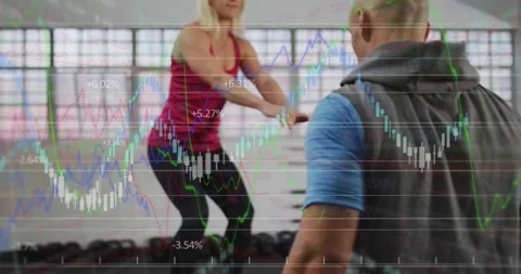 Trainer signaling client executing box jumping then ground plyometric jumping Video stock 327450779