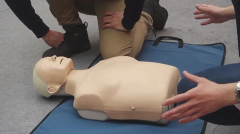 Training in artificial respiration 스톡 동영상 61260061