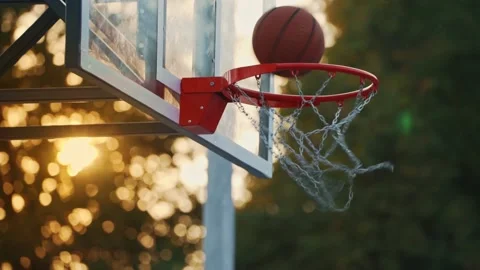 Training before the basketball match. Practicing the accuracy of the throw. Vídeo Stock 162062013