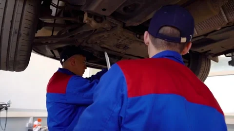 Training to become an auto mechanic at a technical college. Stock Footage 332920825