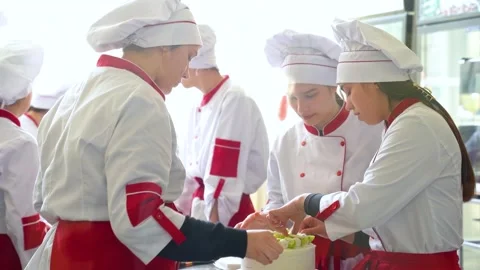 Training to become a chef or pastry chef at a college - video set. Видео 332980478