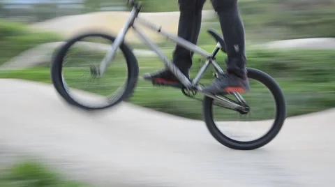 Training in bikepark Video stock 57107044