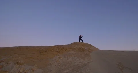 Training boxer at dawn in nature Vídeo Stock 90353727
