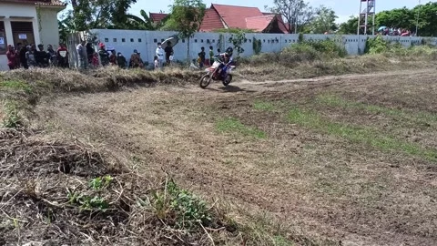 Training with dirt bikes during the day Stock Footage 206474545
