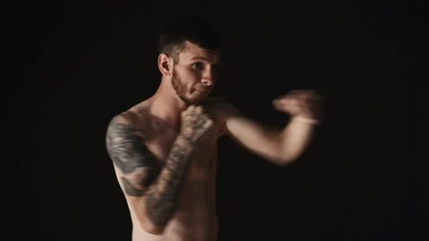 Training fighter boxer. Vídeos de archivo 132819699