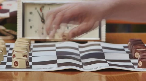 Training game in Russian chess at the table in the Park 스톡 동영상 66512707