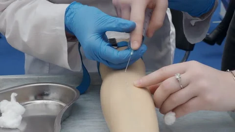 Training injection into a vein on a mannequin. Stock-Footage 102715257