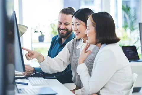 Training, manager and employees with computer, programming and mentor with Stock-Fotos