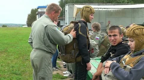 Training of parachutists to jumping Video stock 10834075