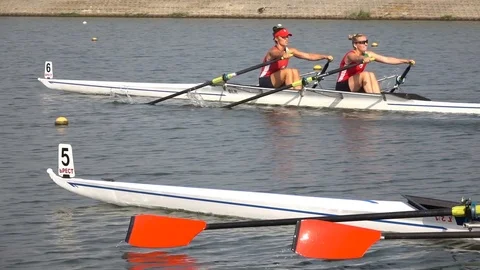 Training in rowing on the lake. Slow motion. Video stock 78980004