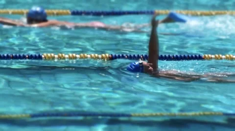 Training in a swiming pool 動画素材 38503588
