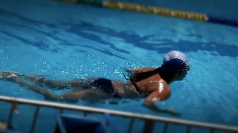 Training in a swiming pool Video stock 39908442