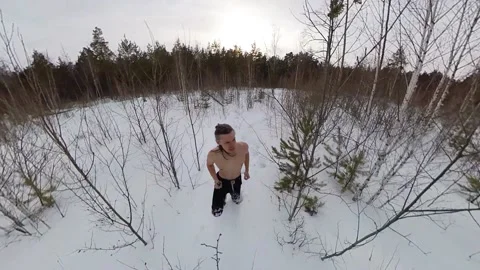 Training in the winter forest. Slow motion 2x. Video stock 150804979