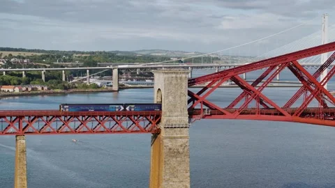 Trains on Forth Bridge from a drone, Queensferry Crossing, Scotland Vidéo 317099877