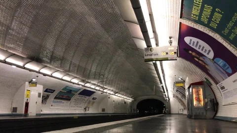 Trains in Paris Metro Video stock 82938311