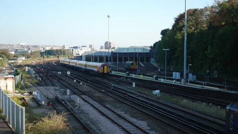 Trains speed into Brighton 库存影片 199620125