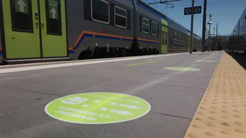 Trains at the station without passengers. situation after the covid epidemic. Ni Video stock 133457674