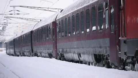Trains waiting in train station after heavy snowfall 動画素材 71463386