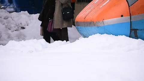 Trains waiting in train station after heavy snowfall Vídeo Stock 71506770