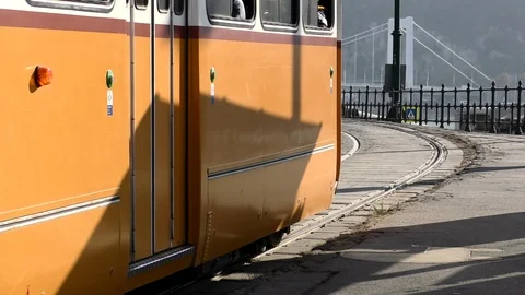 Tram in Budapest Pest side a really close up Vídeo Stock 119210374