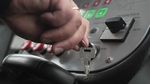 Tram driver turn key 库存影片 334772104