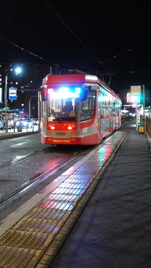 Tram In Night City Vídeo Stock 274822979