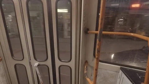 Tramcar Driving and Arriving on the Stop 库存影片 106905883