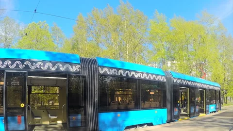 Trams and people at tram stop in the spring timelapse Vidéo 87224739