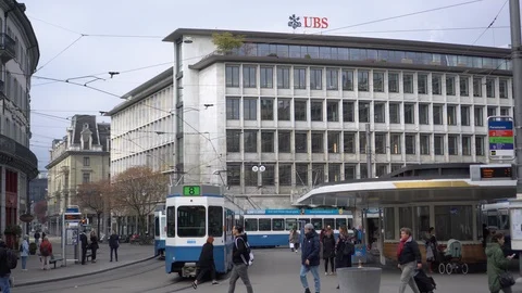 Trams in front of UBS at Paradeplatz Video stock 108059300