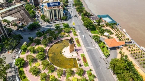 Tran Hung Dao square in Ho Chi Minh City, Vietnam time lapse Stock Footage 116861673