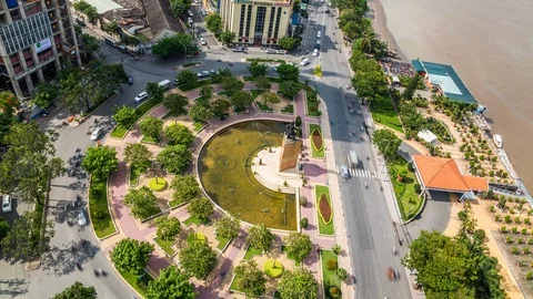 Tran Hung Dao square in Ho Chi Minh City, Vietnam time lapse Vídeo Stock 116862766
