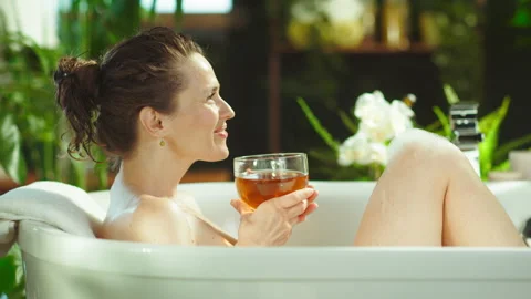 Tranquil Bath Moment with a Warm Drink Видео 332450236