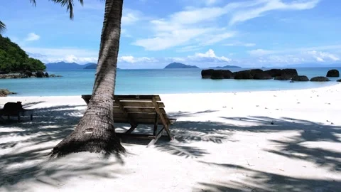 Tranquil beach paradise in Koh Kham, Trat, Thailand invites relaxation and Vídeo Stock 329287116