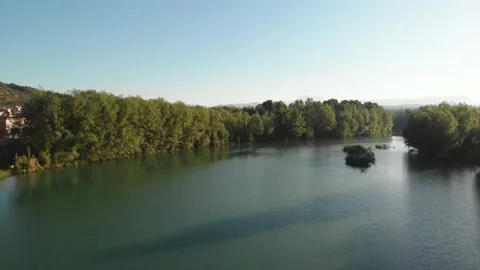 Tranquil Flight Over the River Esera in Graus, Huesca Vídeos de archivo 137700559