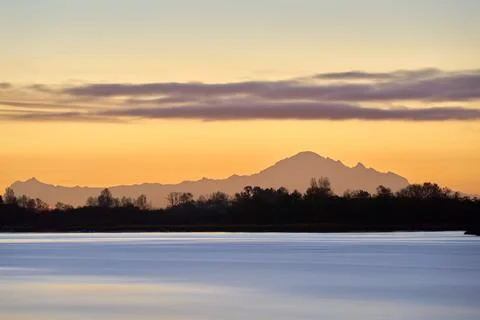 Tranquil Fraser River Dawn Foto stock